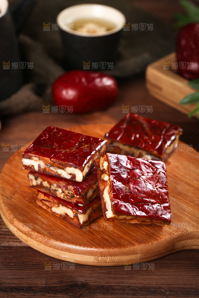木底上摆枣夹核桃仁