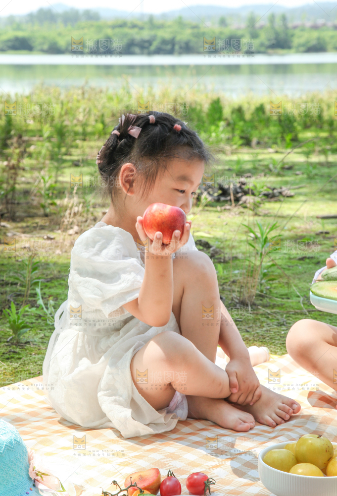 小孩子正在玩耍
