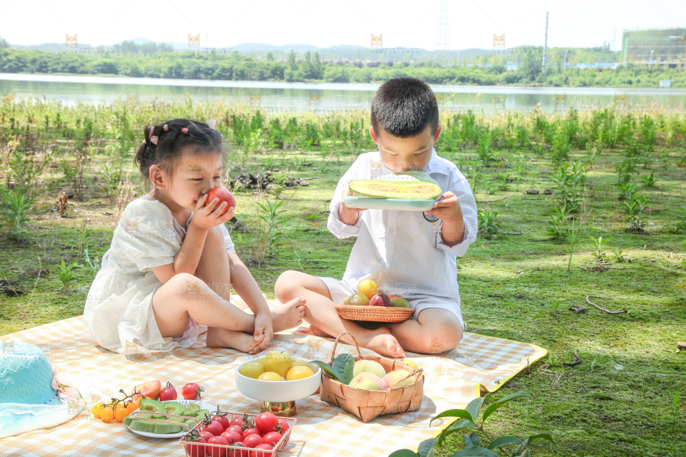 小孩子正在玩耍