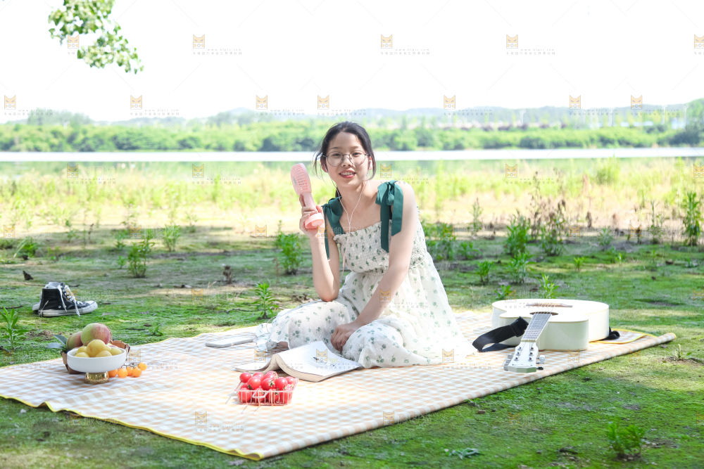 女孩正在玩耍