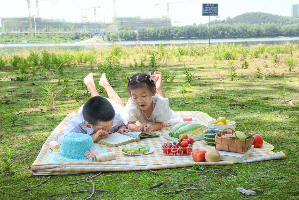 小孩子正在玩耍