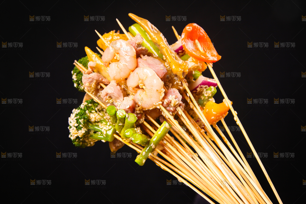 深底上摆放着冷锅串串