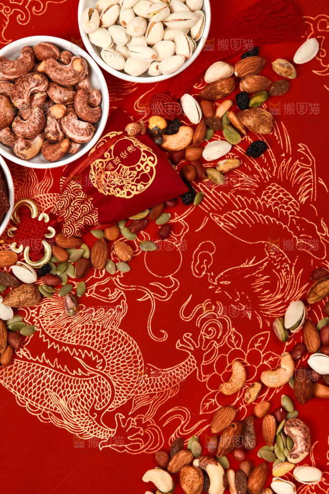 红底上的坚果素材
