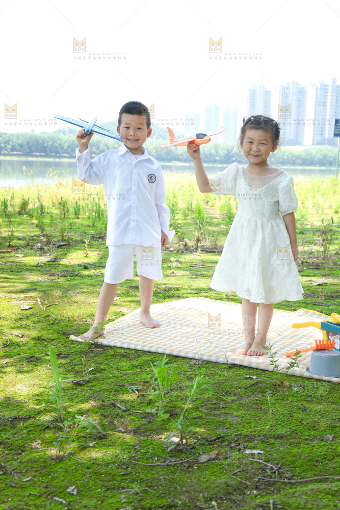 小孩子正在玩耍