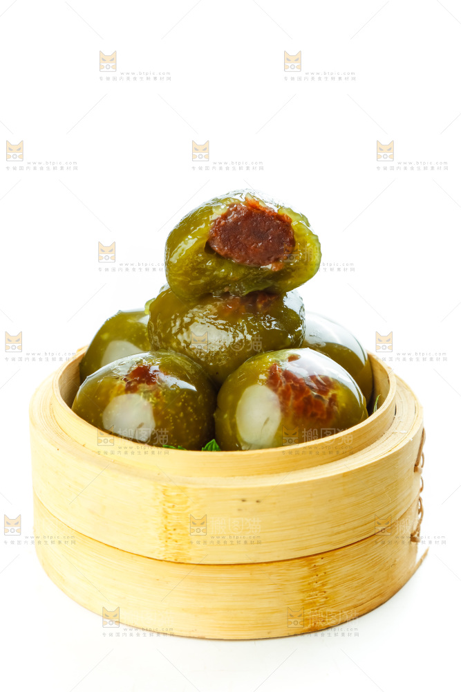 蒸茏里放着青团