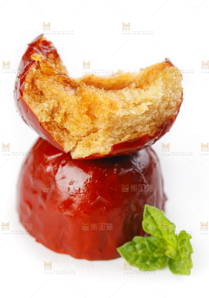 白底上摆放着香酥脆枣