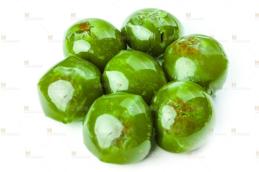 白底上放着艾草团