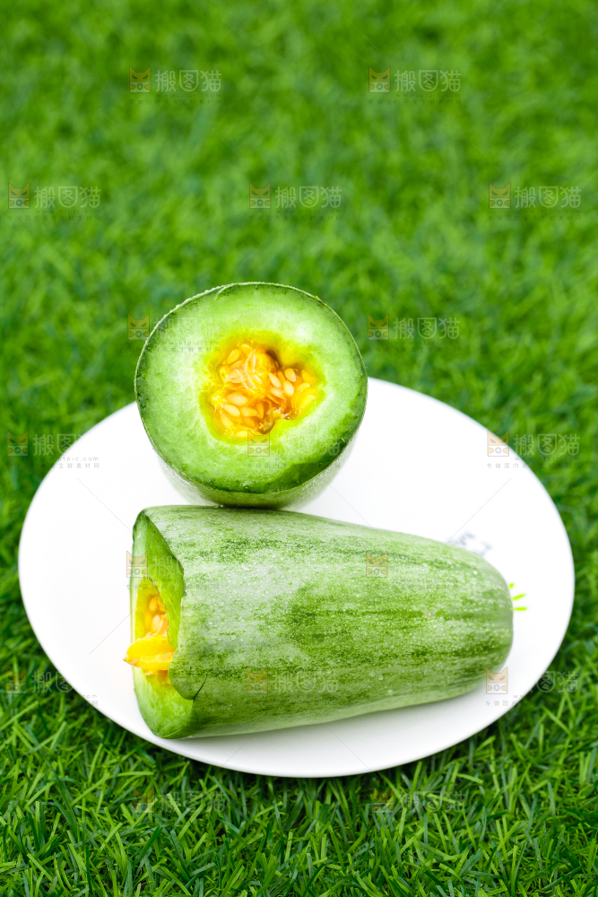 盘子里放着羊角蜜