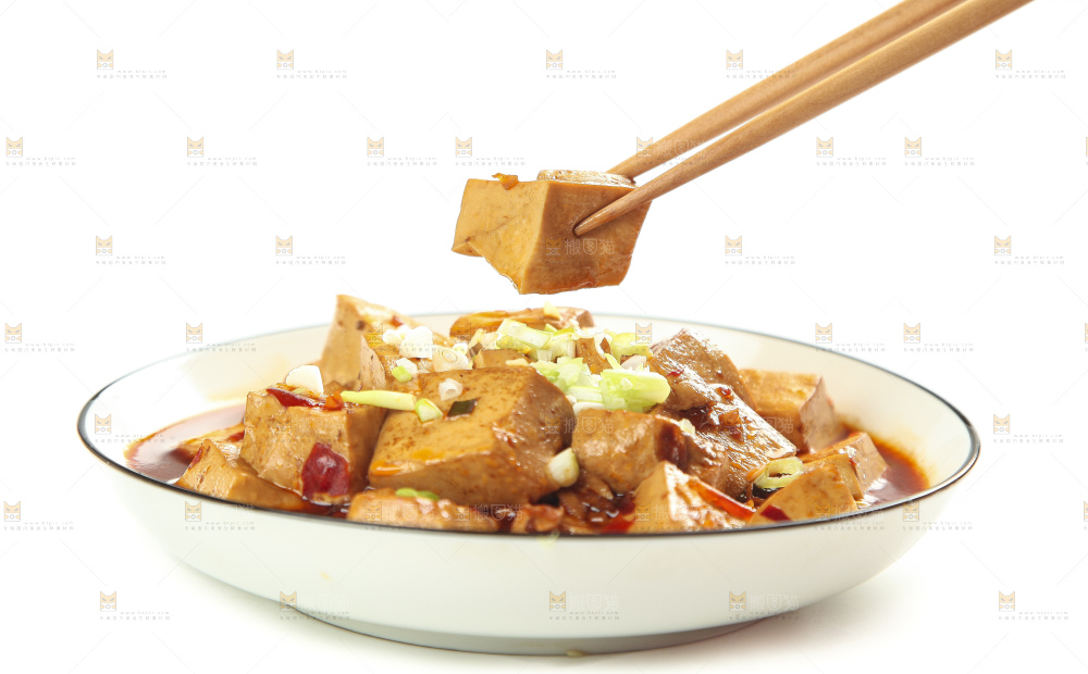 盘子里装着麻婆豆腐