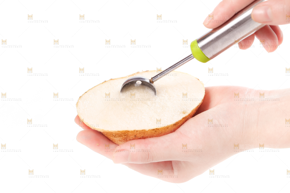 手里拿着凉薯