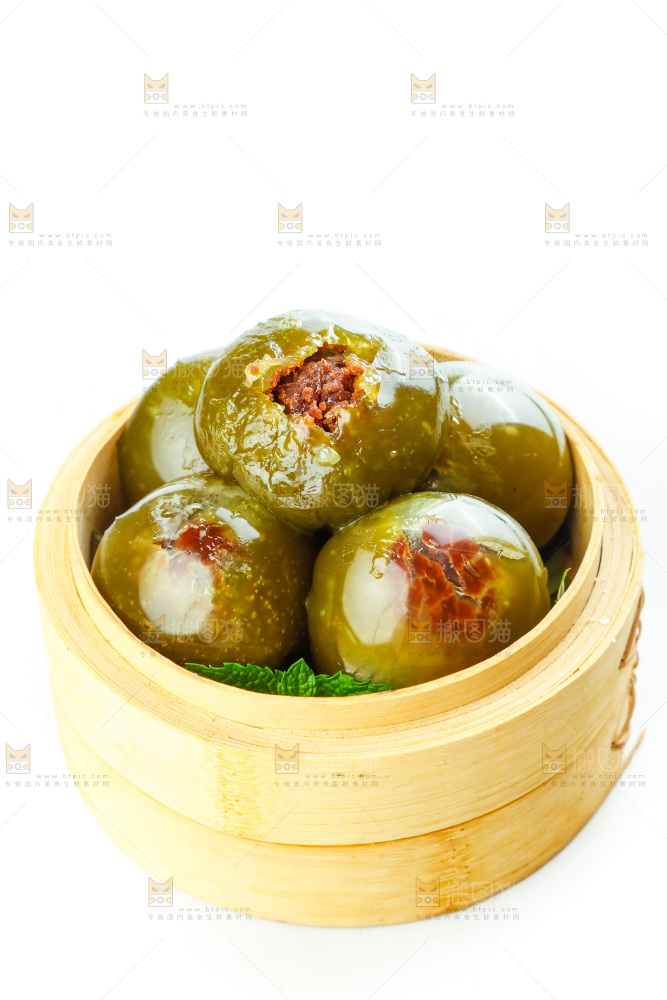 蒸茏里放着青团