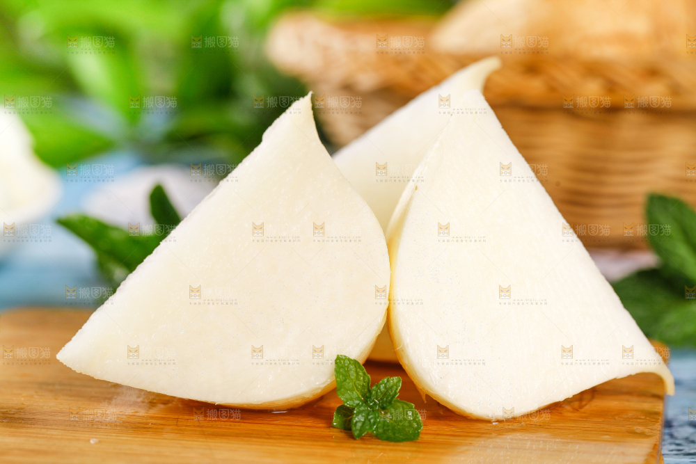 木底上摆放着广西凉薯