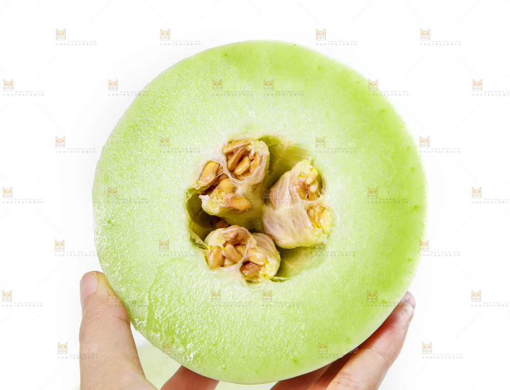 手里拿着玉菇蜜瓜