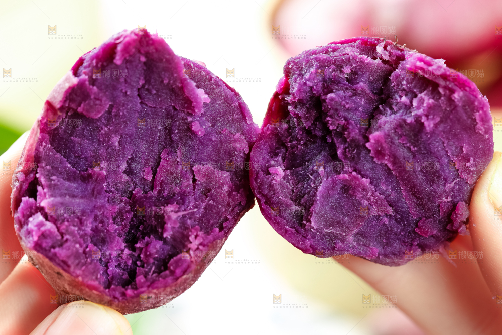手里拿着香薯