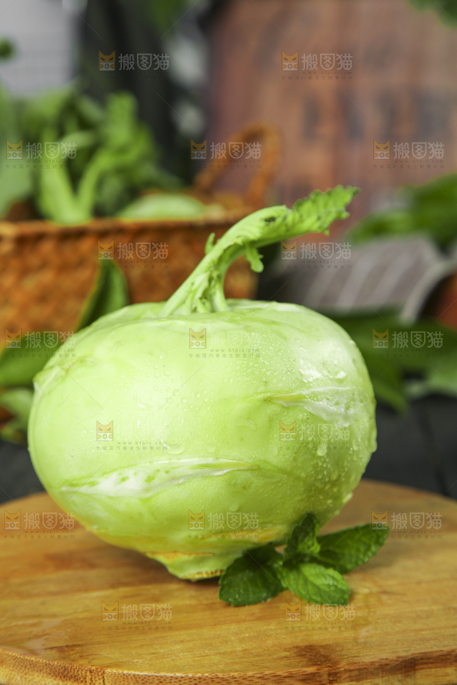 木底上放着青苤蓝