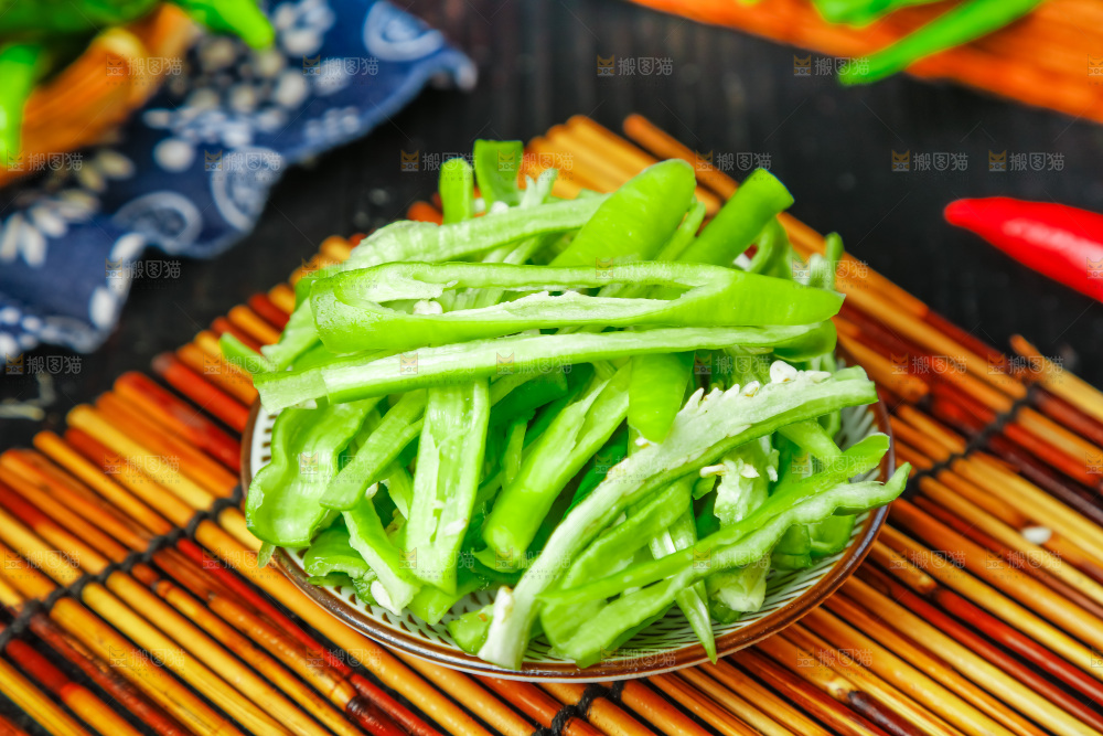 盘子里装着河南杭椒