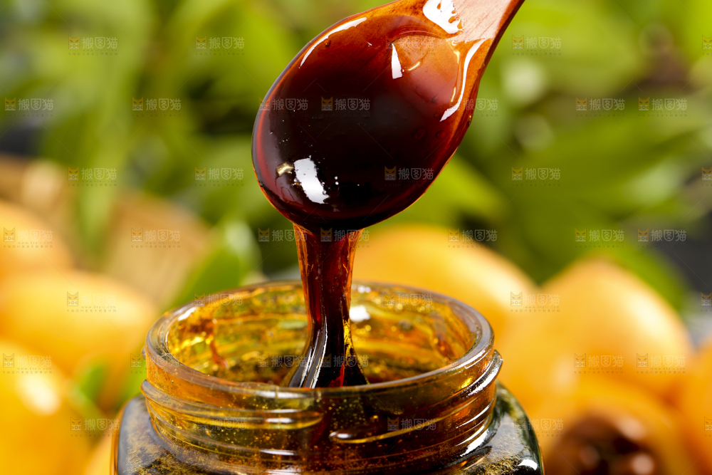 瓶子里装着枇杷梨膏