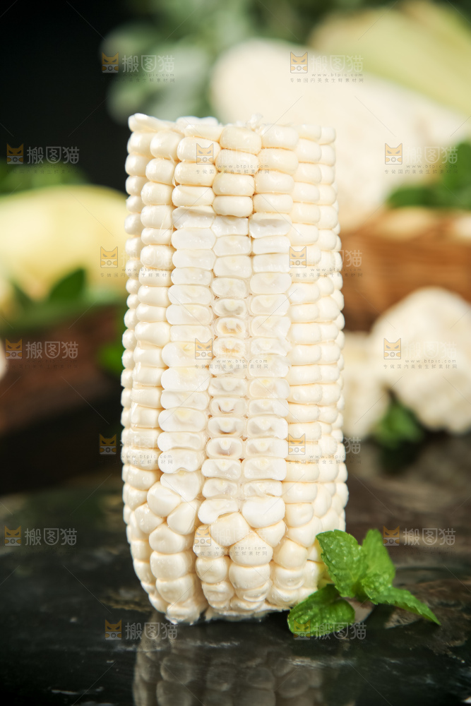 深底上放着漳州牛奶玉米