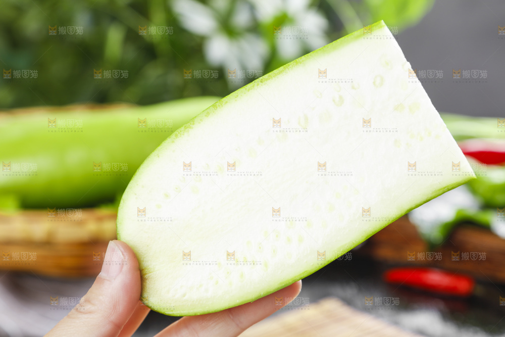 手里拿着瓠瓜