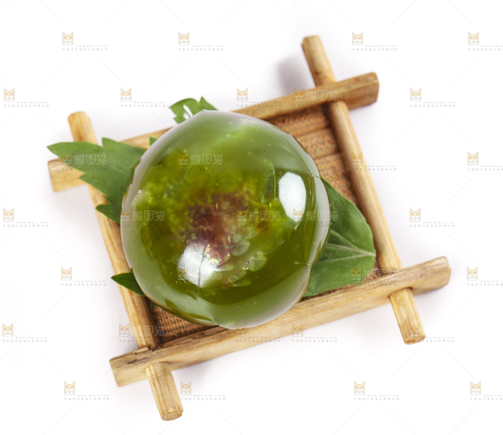 木盒里装着艾草团