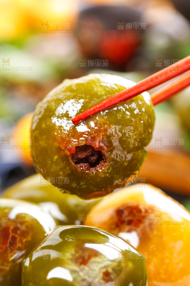 筷子夹着青团