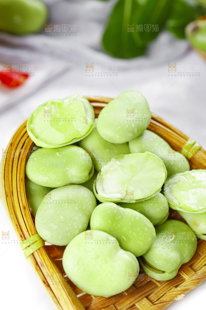 竹篮里装着蚕豆