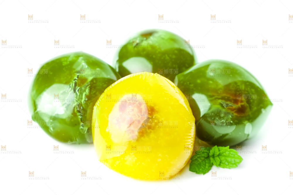 白底上放着艾草团