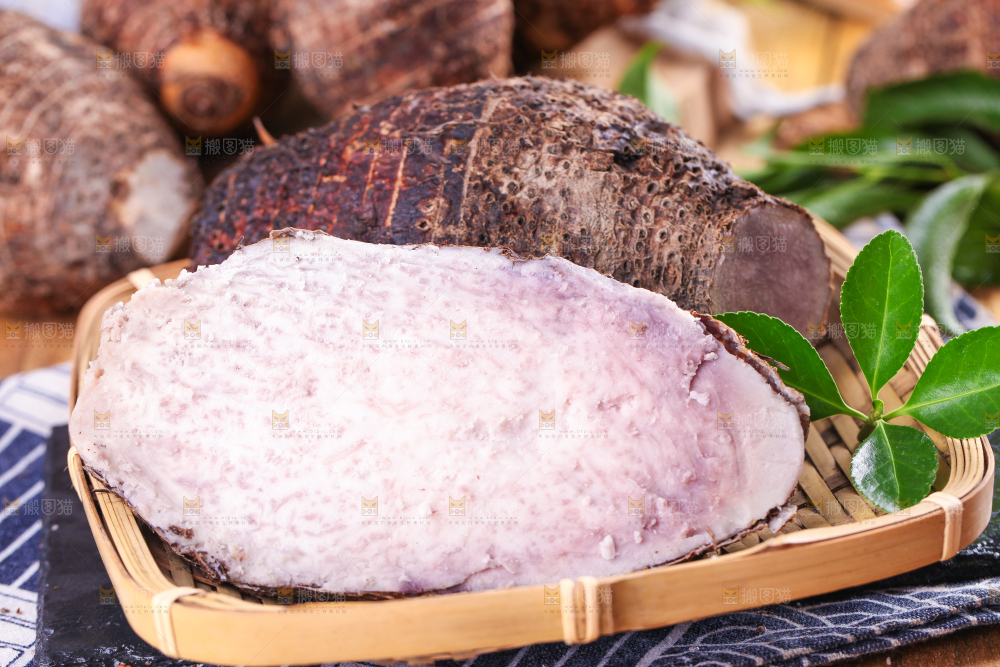 篮子里装着芋头