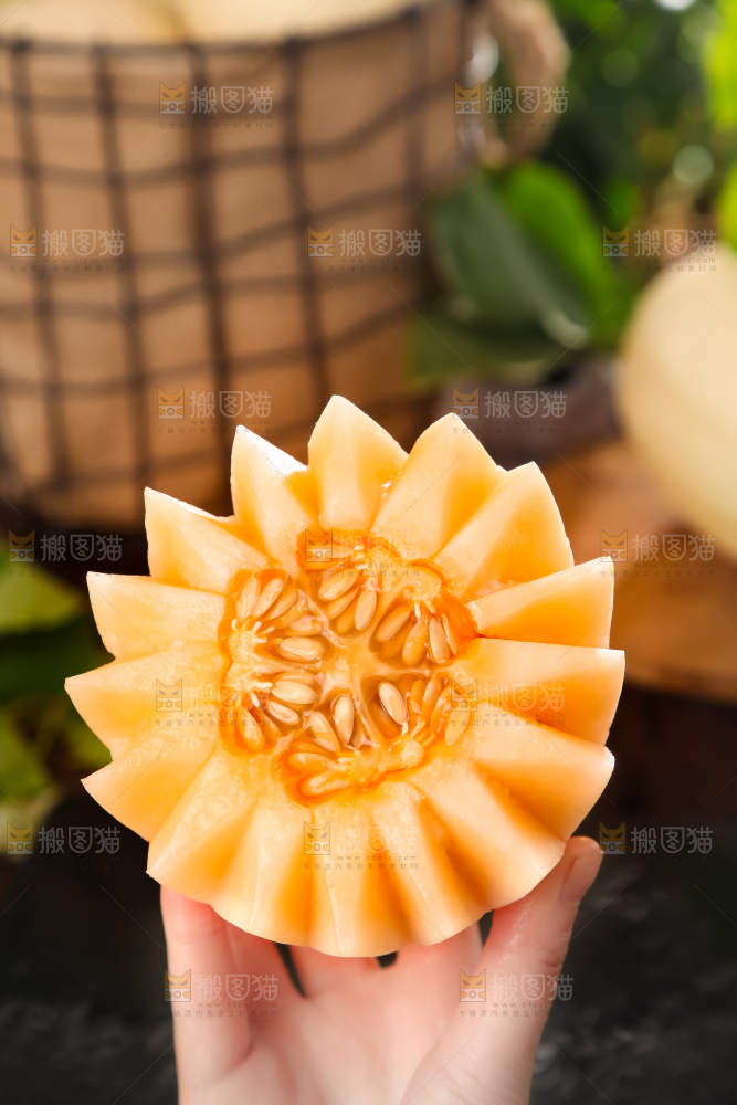 手里拿着东方蜜