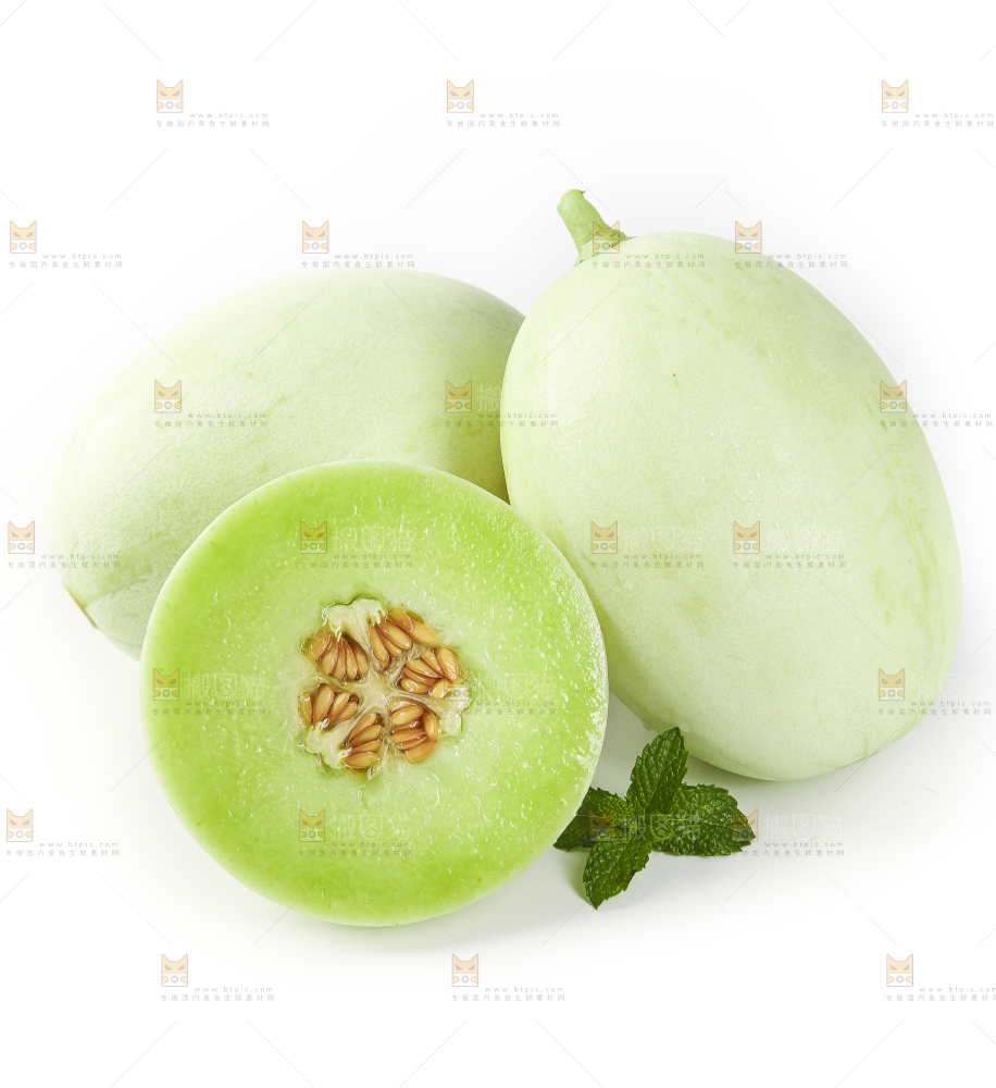 白底上摆放着玉菇蜜瓜