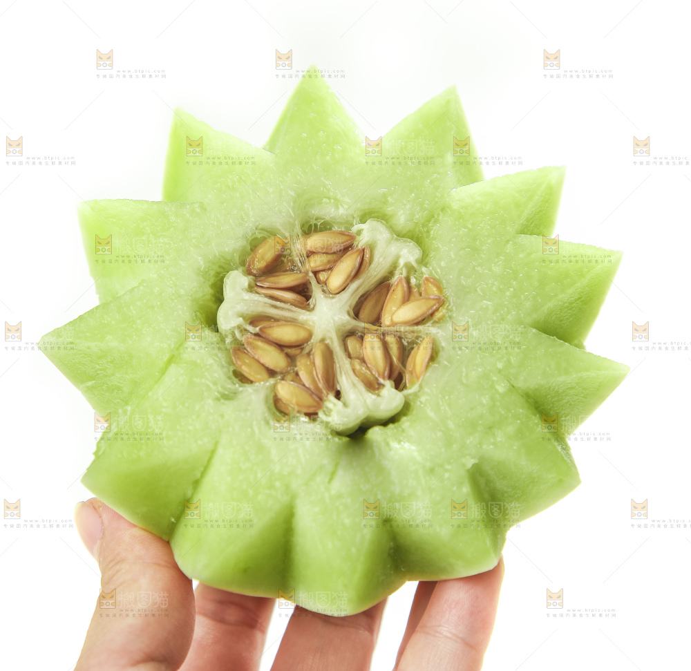 手里拿着玉菇香瓜