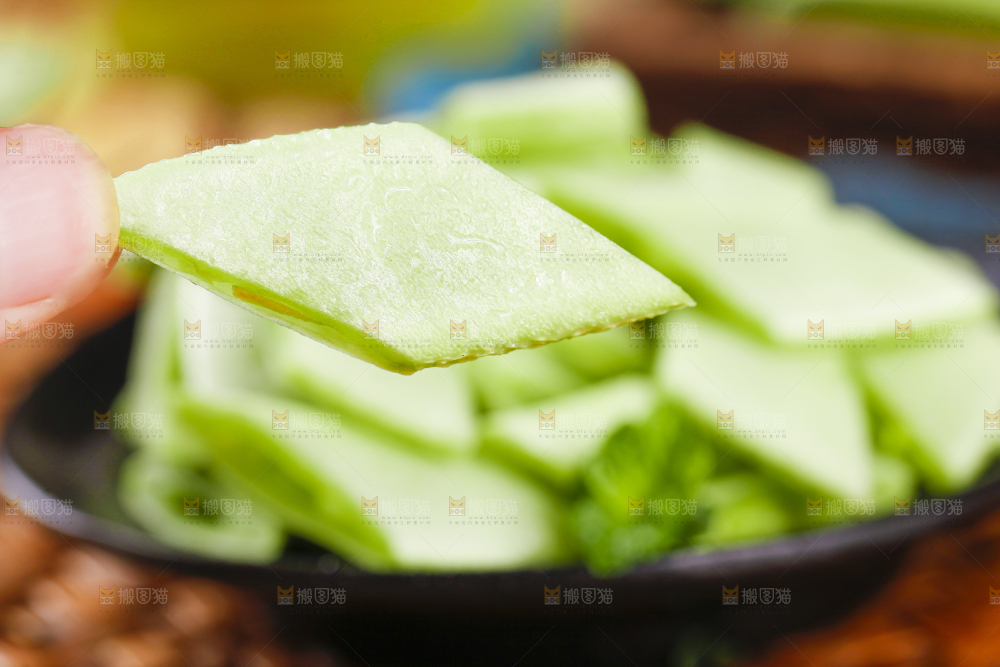 碟子里装着扁豆