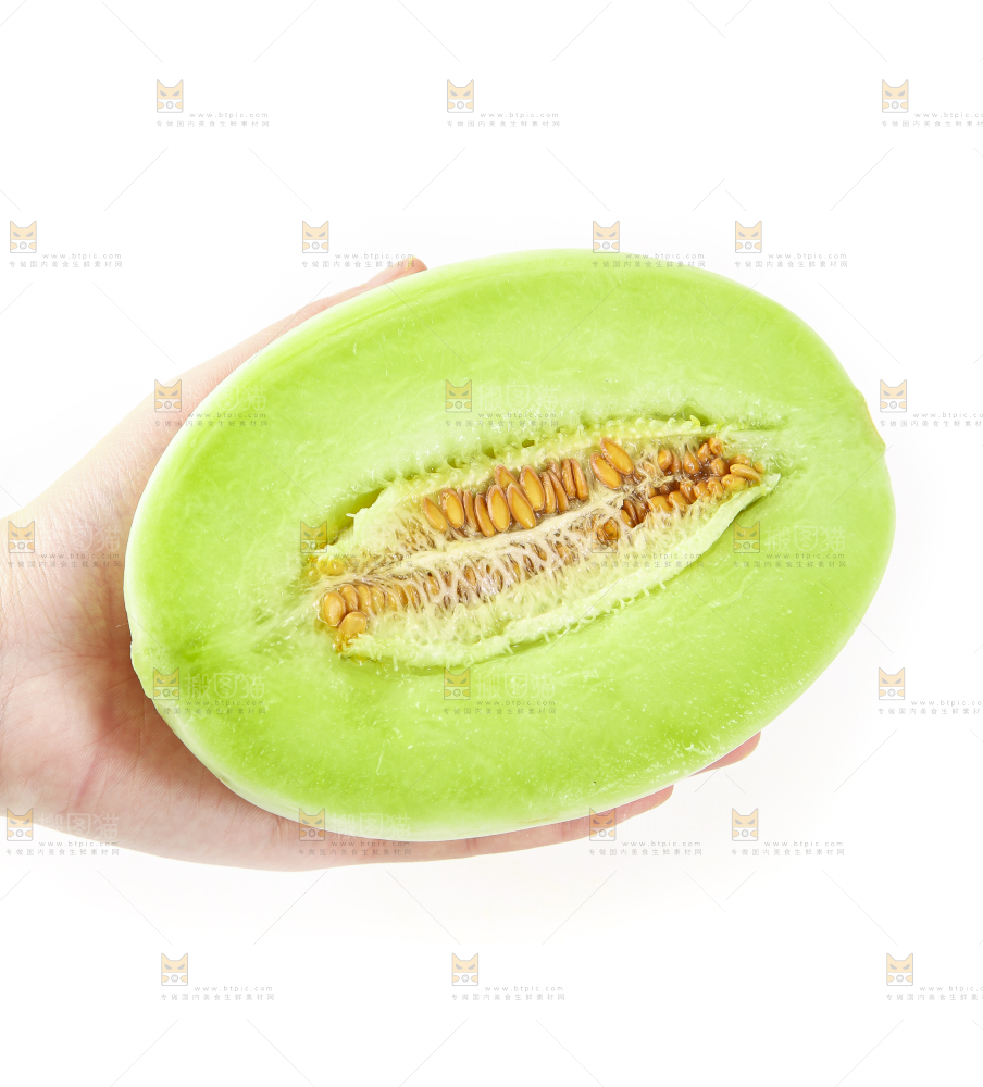手里拿着玉菇甜瓜