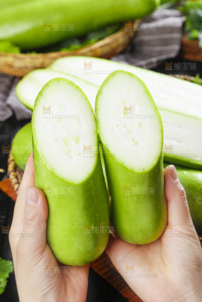 手里拿着瓠瓜