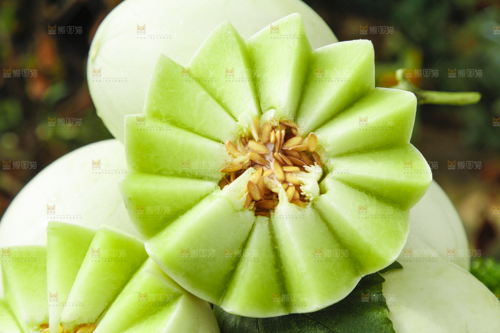 堆放着的玉菇甜瓜