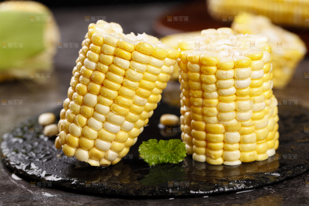 盘子里的云南水果玉米