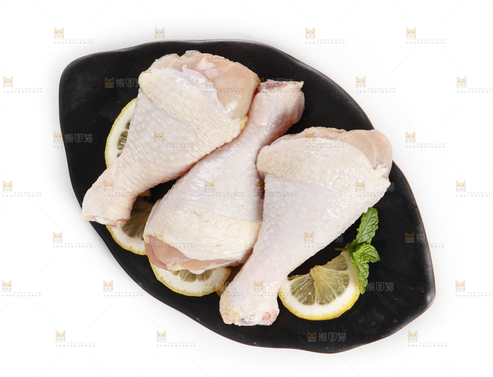 白底上放着大鸡腿