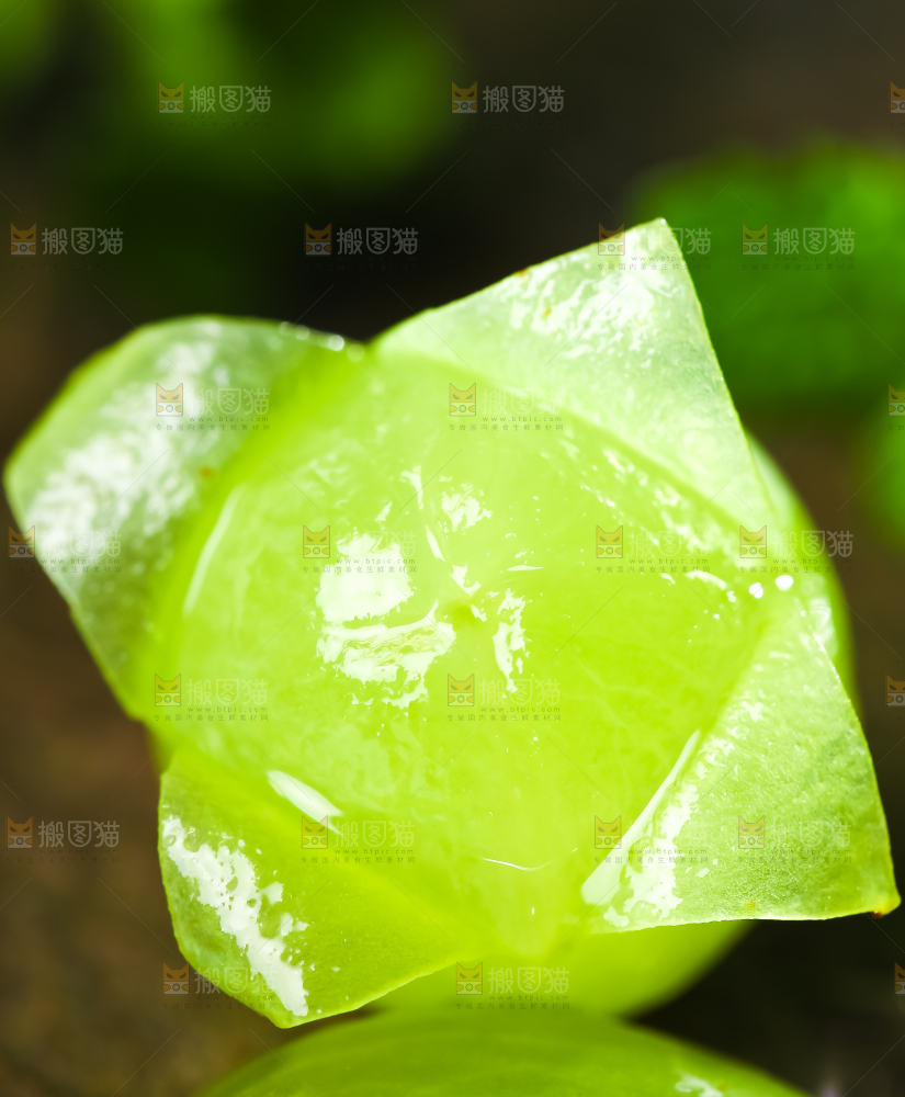 深底上放着云南阳光青提