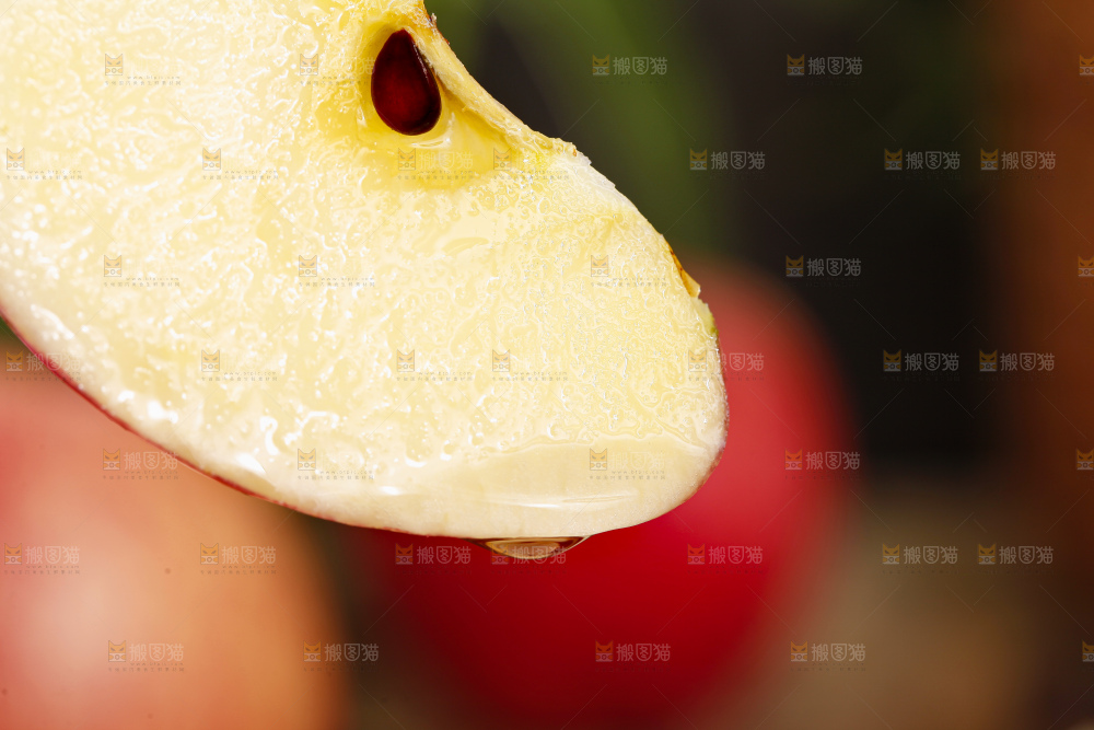 木板上的陕西红富士苹果