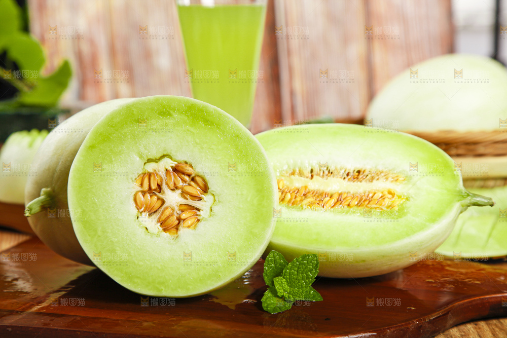 木板上放着南汇玉菇甜瓜