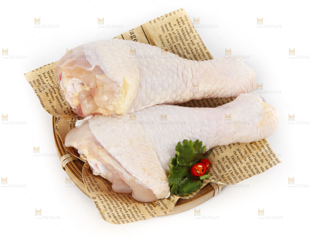 白底上放着大鸡腿