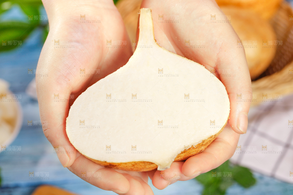 手里拿着番葛