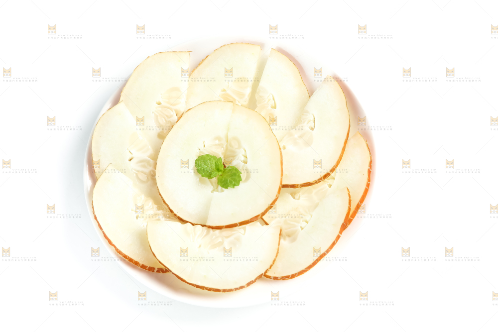 白底上放着老黄瓜果肉