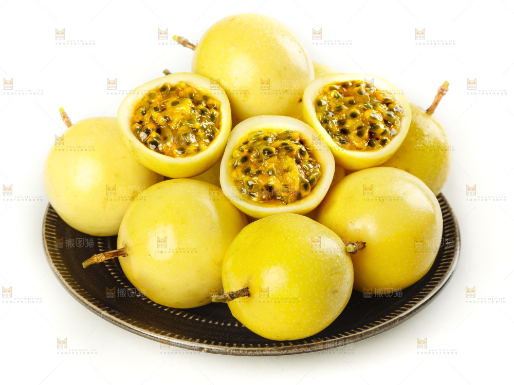 白底上的黄金百香果
