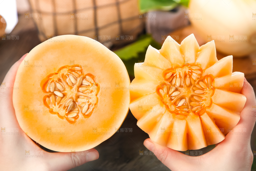 手里拿着东方蜜
