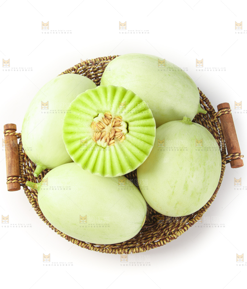 篮子里装着玉菇香瓜
