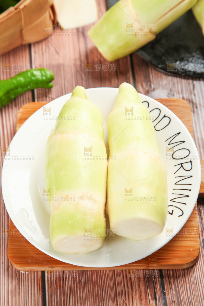 盘子里装着茭瓜