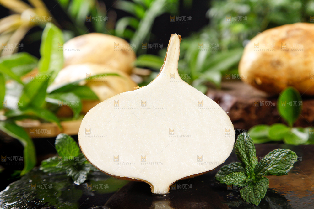 深底上摆放着广西凉薯