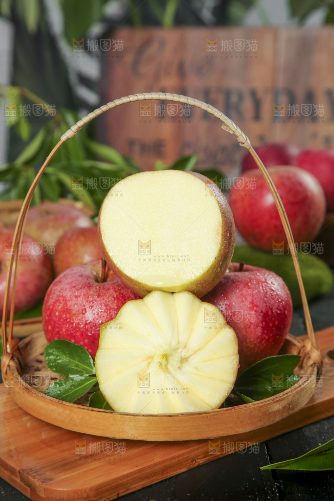 篮子里装着陕西秦冠苹果