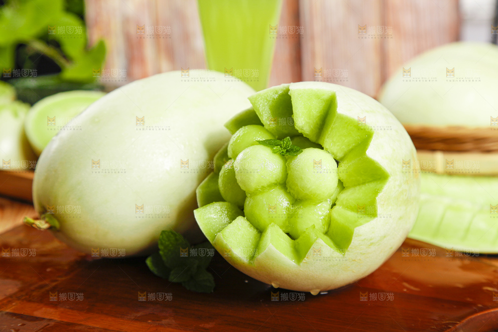 木板上放着南汇玉菇甜瓜